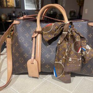 Authentic Louis Vuitton Soufflot - Like New